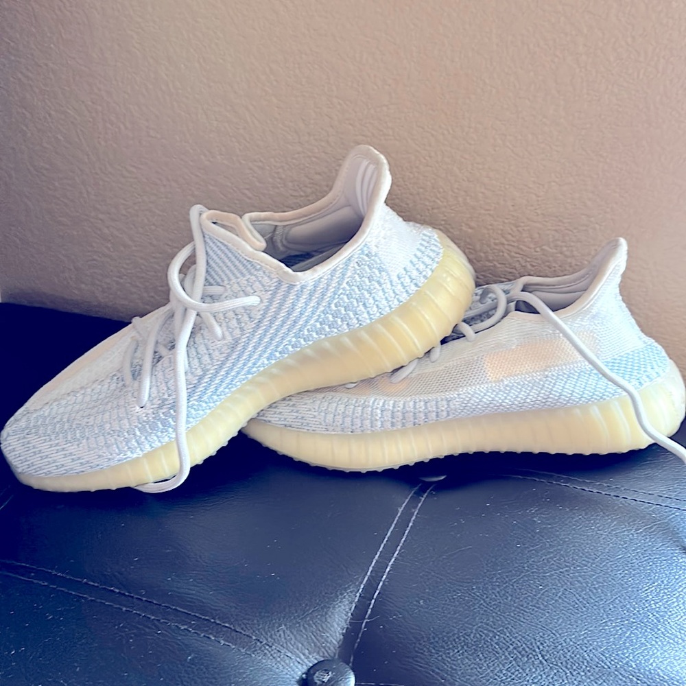 Light blue Adidas Yeezy Boost 350 V2 reflective “Cloud White” 8.5